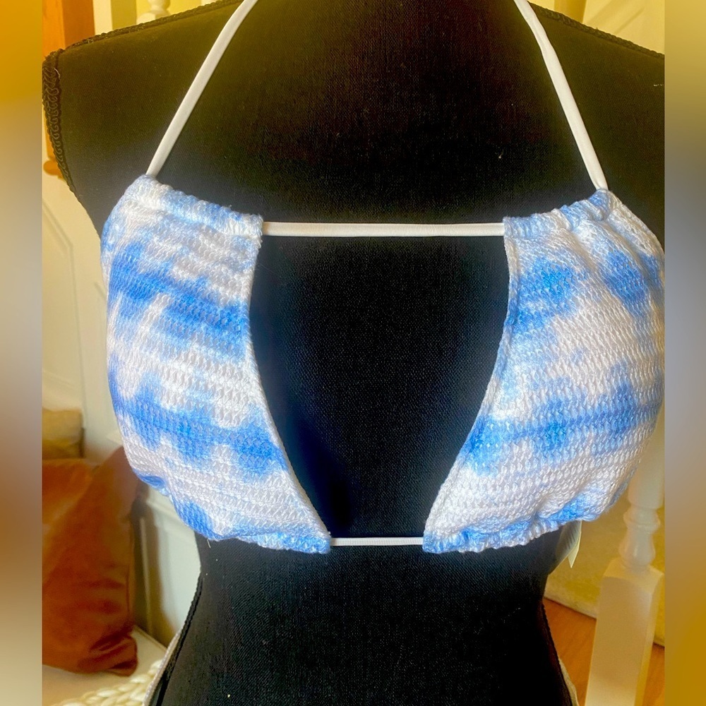 NWT Aerie crochet‎ triangle bikini top in white/powder blue size L